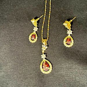 Costume jewelry gold and red contrast Delicate and versatile beautiful Earrings